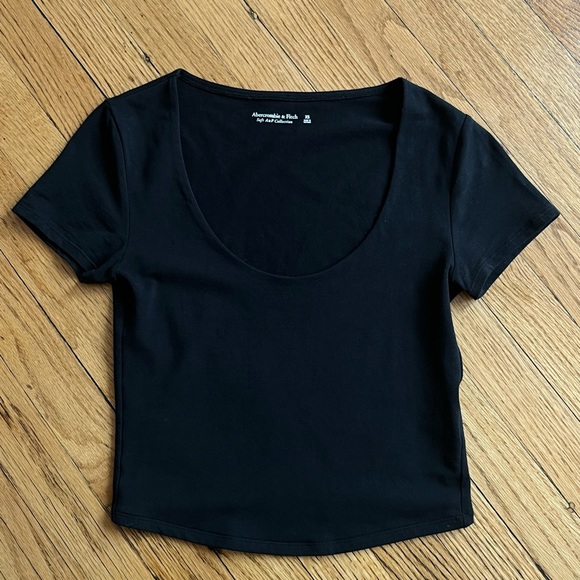 Black Short Sleeve Abercrombie XS - Picture 1 of 2